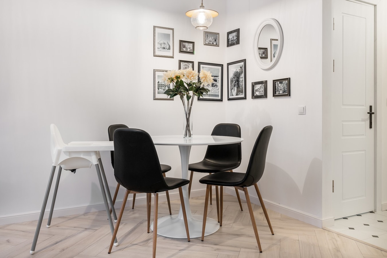 Chic Monochrome Flat 11 FlatWhite Properties