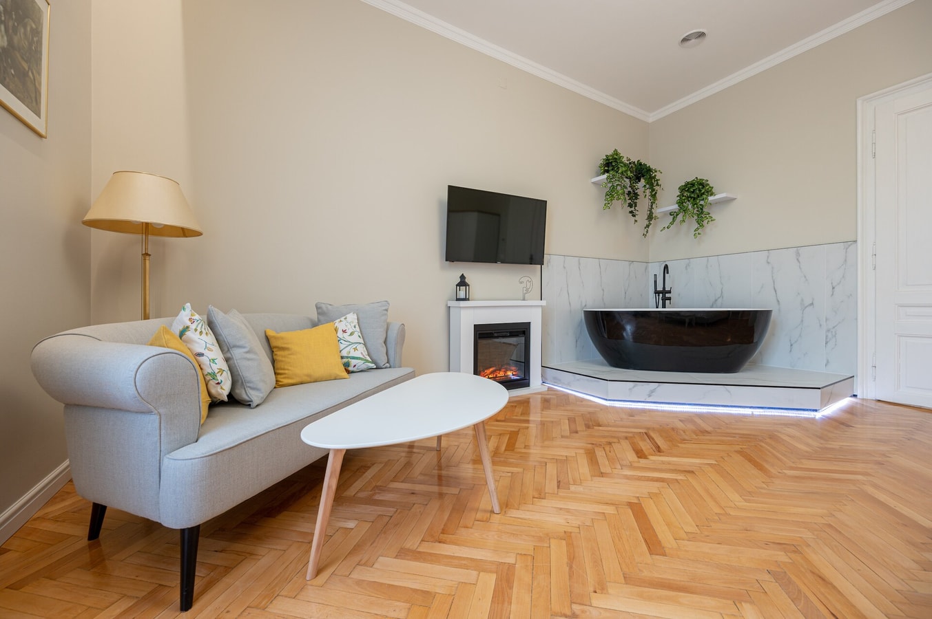 Central Park Two with freestanding bathtub 6 FlatWhite Properties