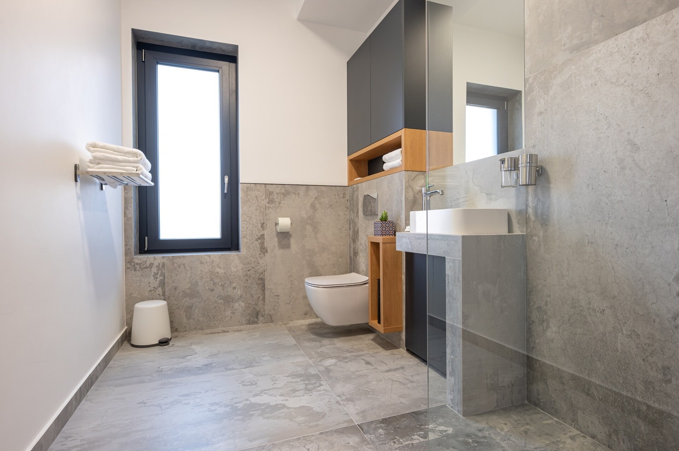 Calvin Three 10 FlatWhite Properties