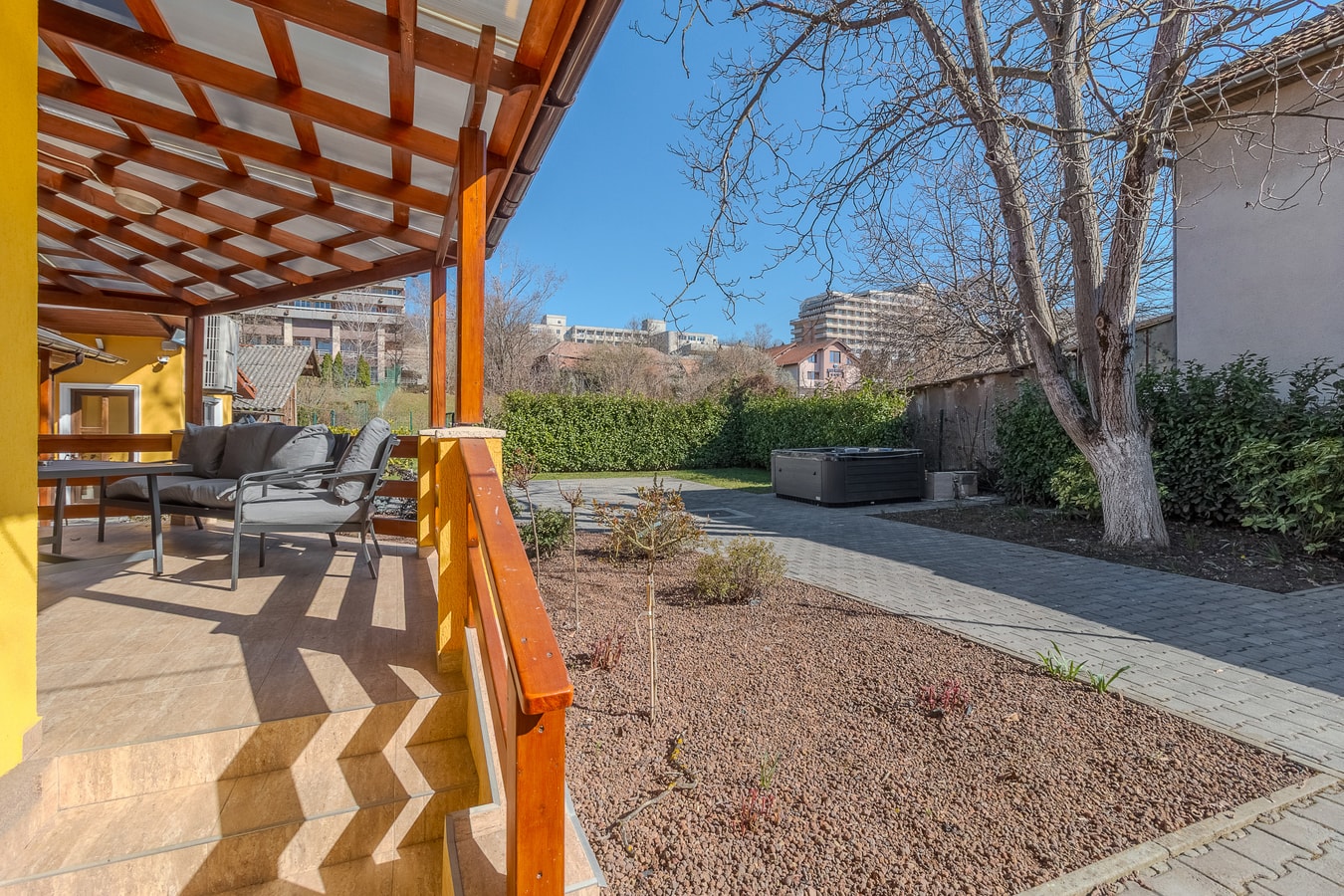 Thermalis House - 5 bedrooms 31 FlatWhite Properties