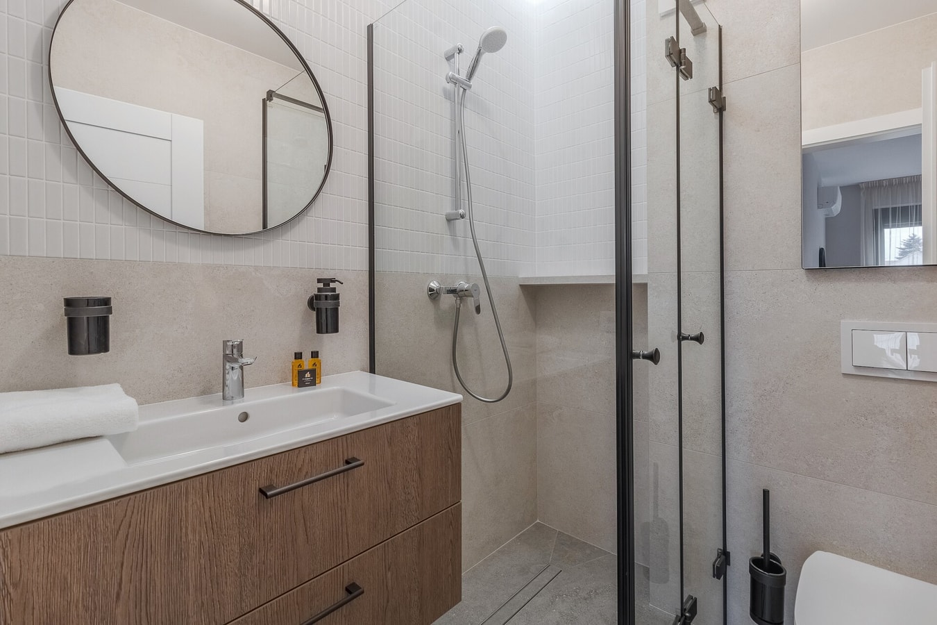 Hill View Five 18 FlatWhite Properties