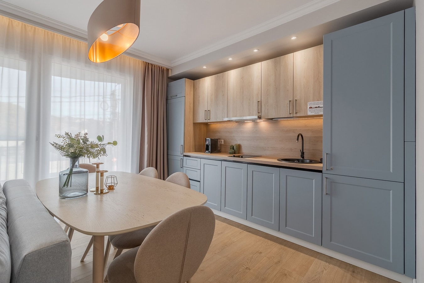 Dozsa Residence One | Stylish & Cozy Retreat 8 FlatWhite Properties