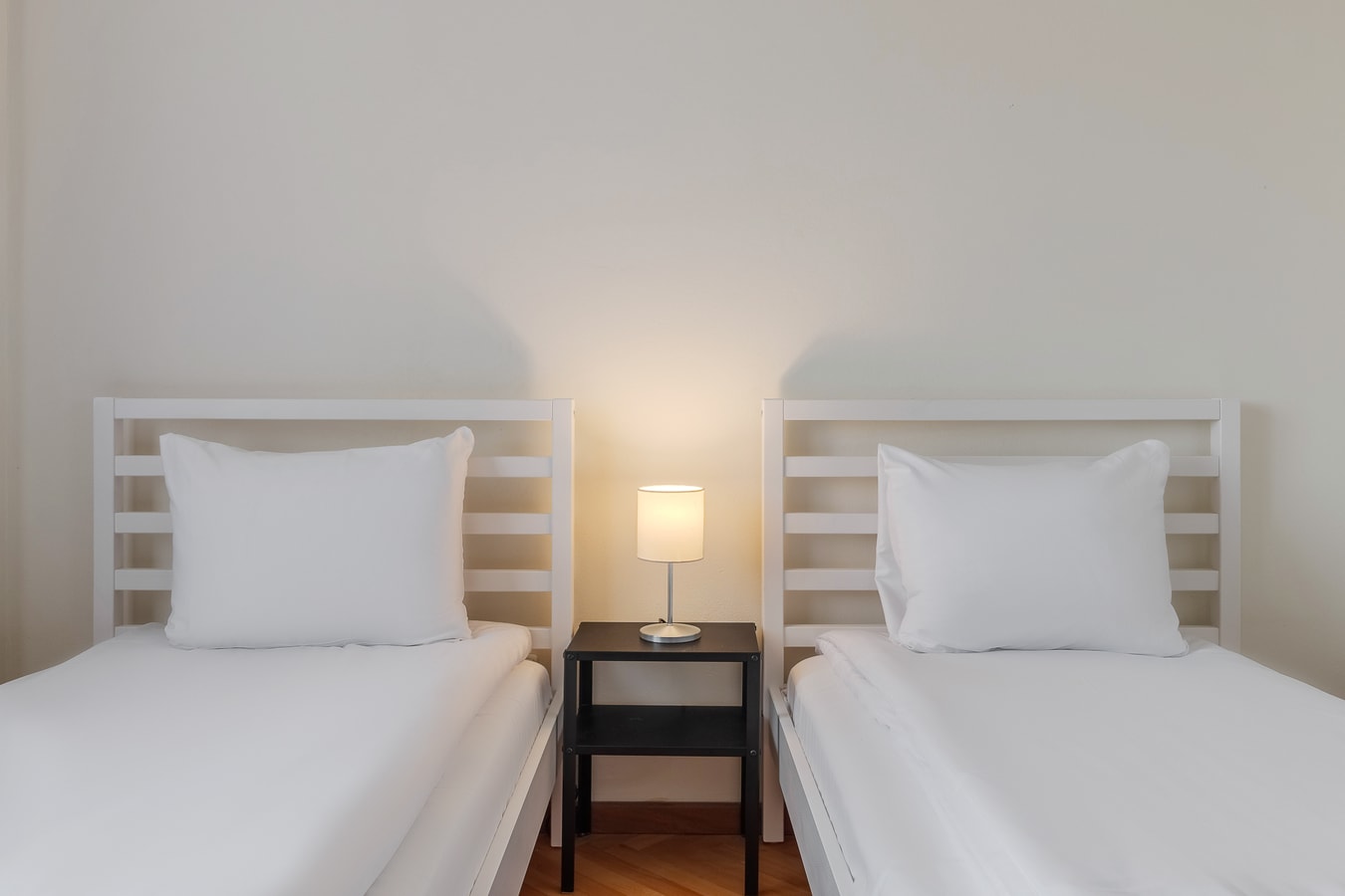 Scala Flat 16 FlatWhite Properties