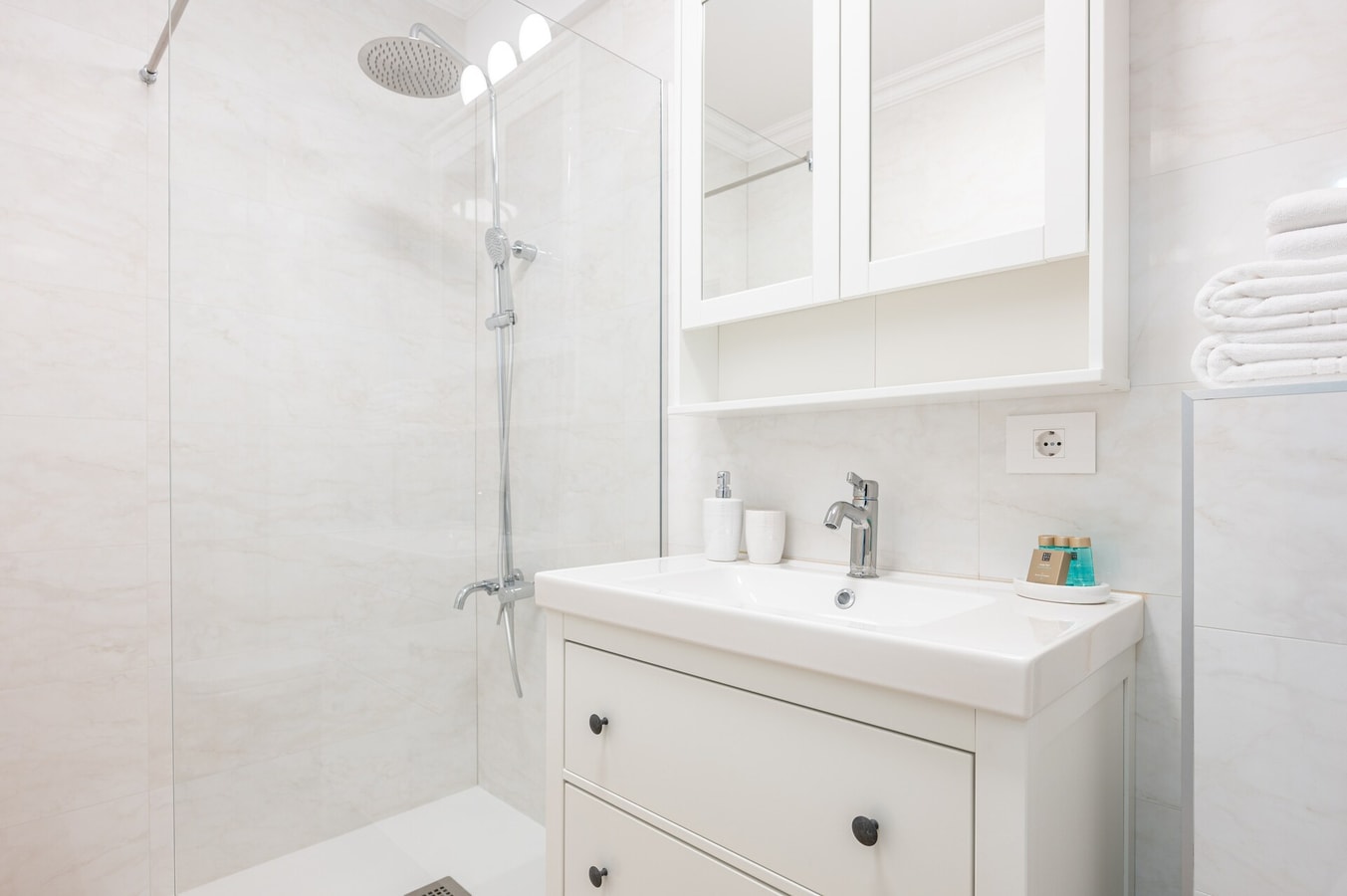 Lilla Nine 10 FlatWhite Properties