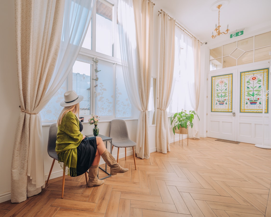 Central Park Eight, room with kitchen 9 FlatWhite Properties