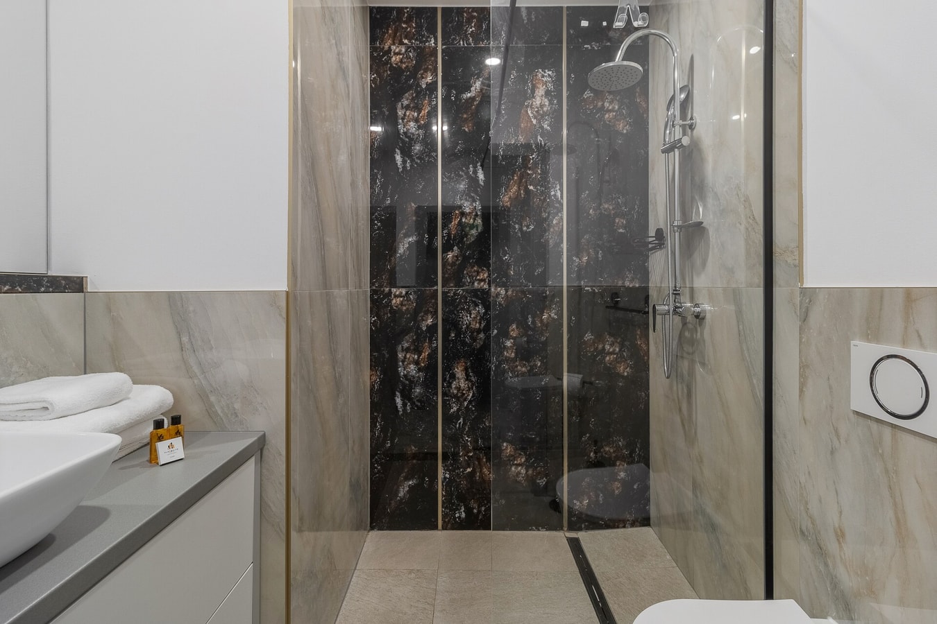 Marble Flat 21 FlatWhite Properties