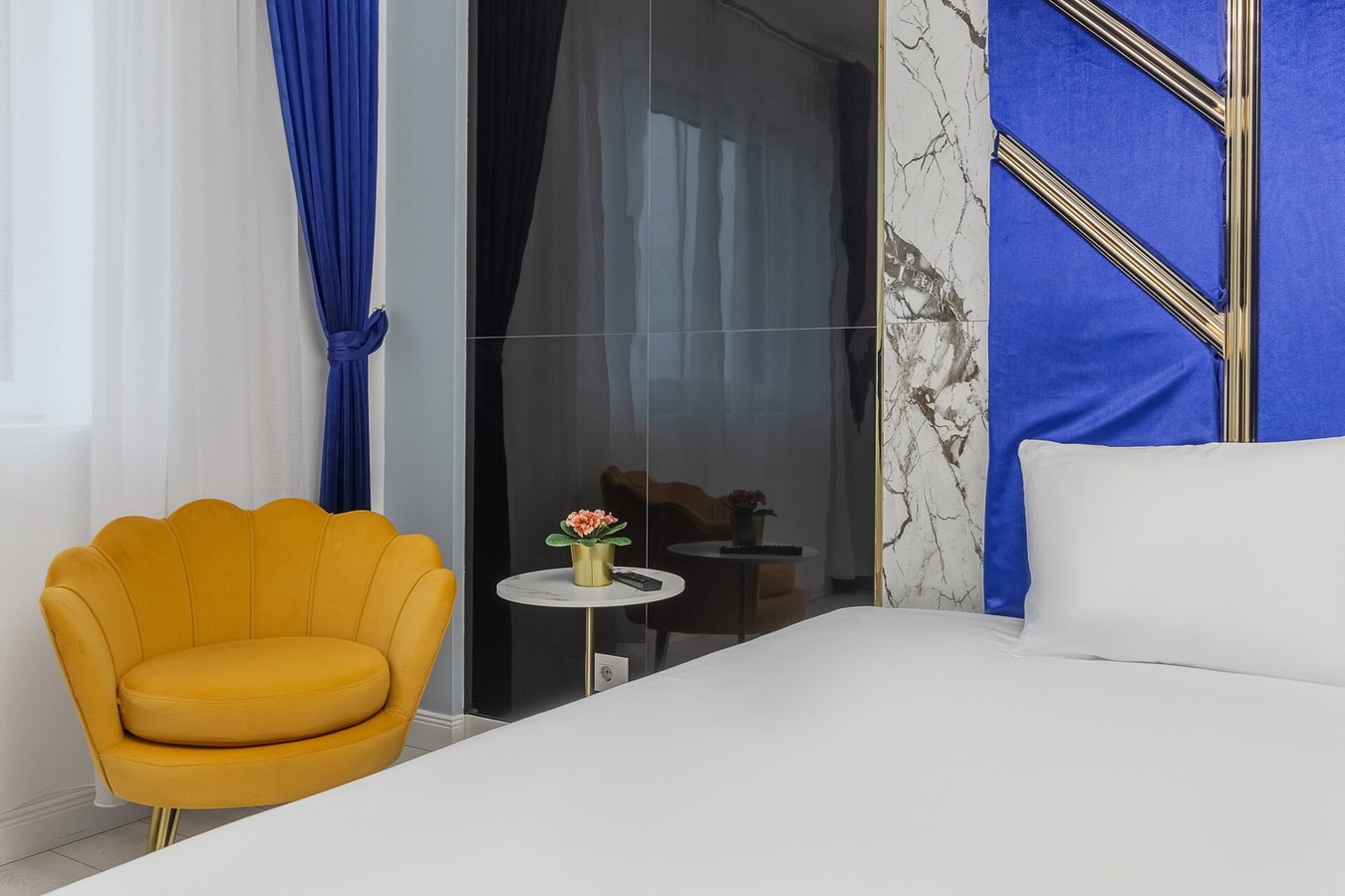 Lilla Flats 1103 - Royal Chic 13 FlatWhite Properties