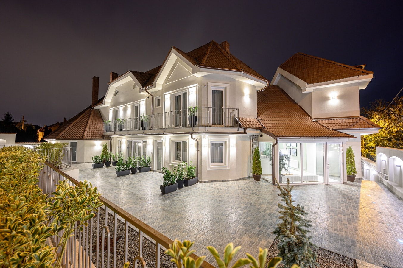 Dozsa Residence Five with shared jacuzzi 22 FlatWhite Properties