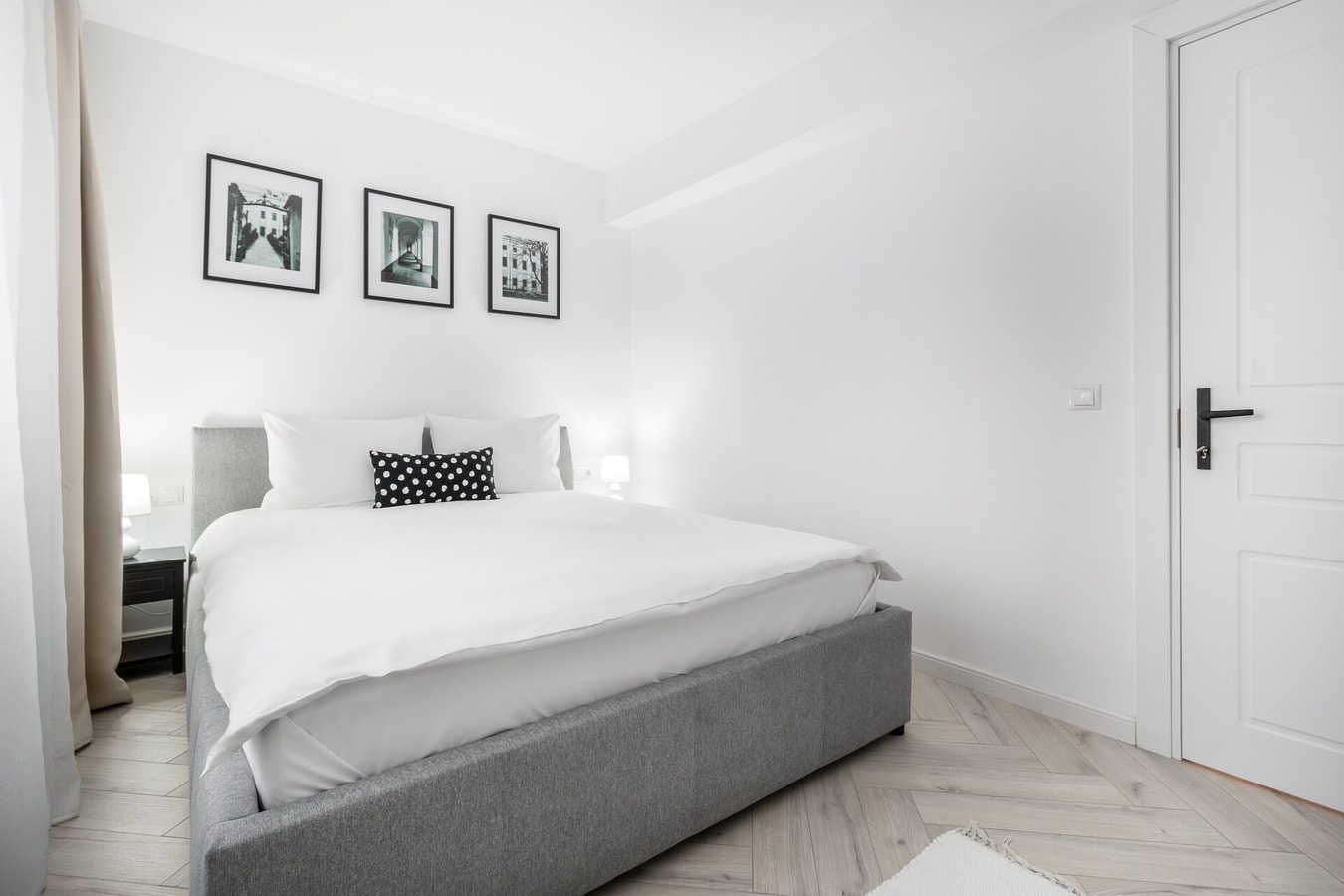 Chic Monochrome Flat 6 FlatWhite Properties