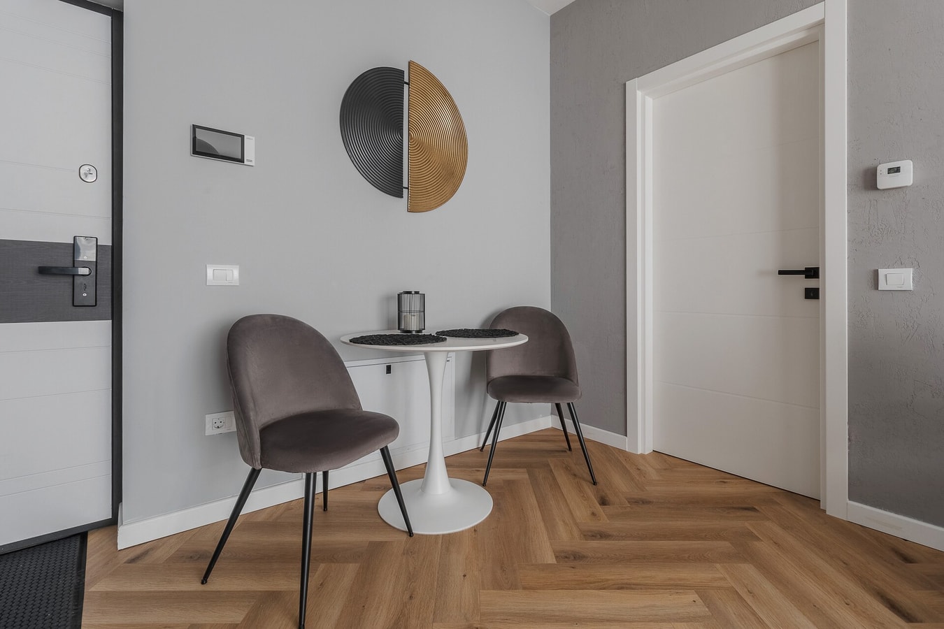 The Golden Leaf One 8 FlatWhite Properties