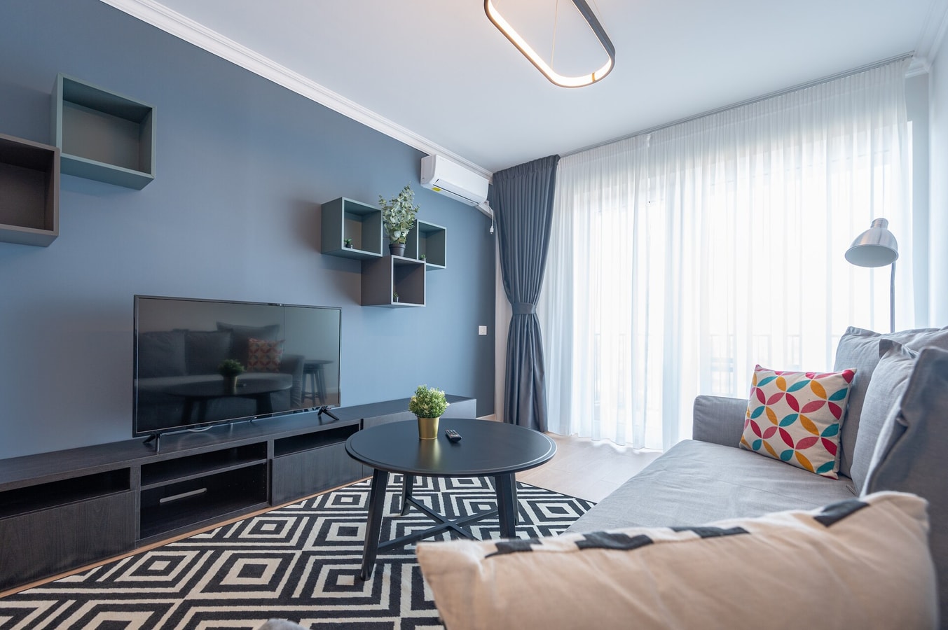 Lilla Seven 5 FlatWhite Properties