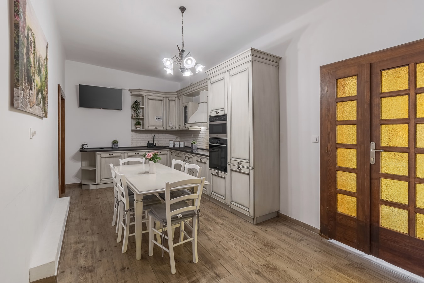 Casa Bella (entire villa) 5 FlatWhite Properties