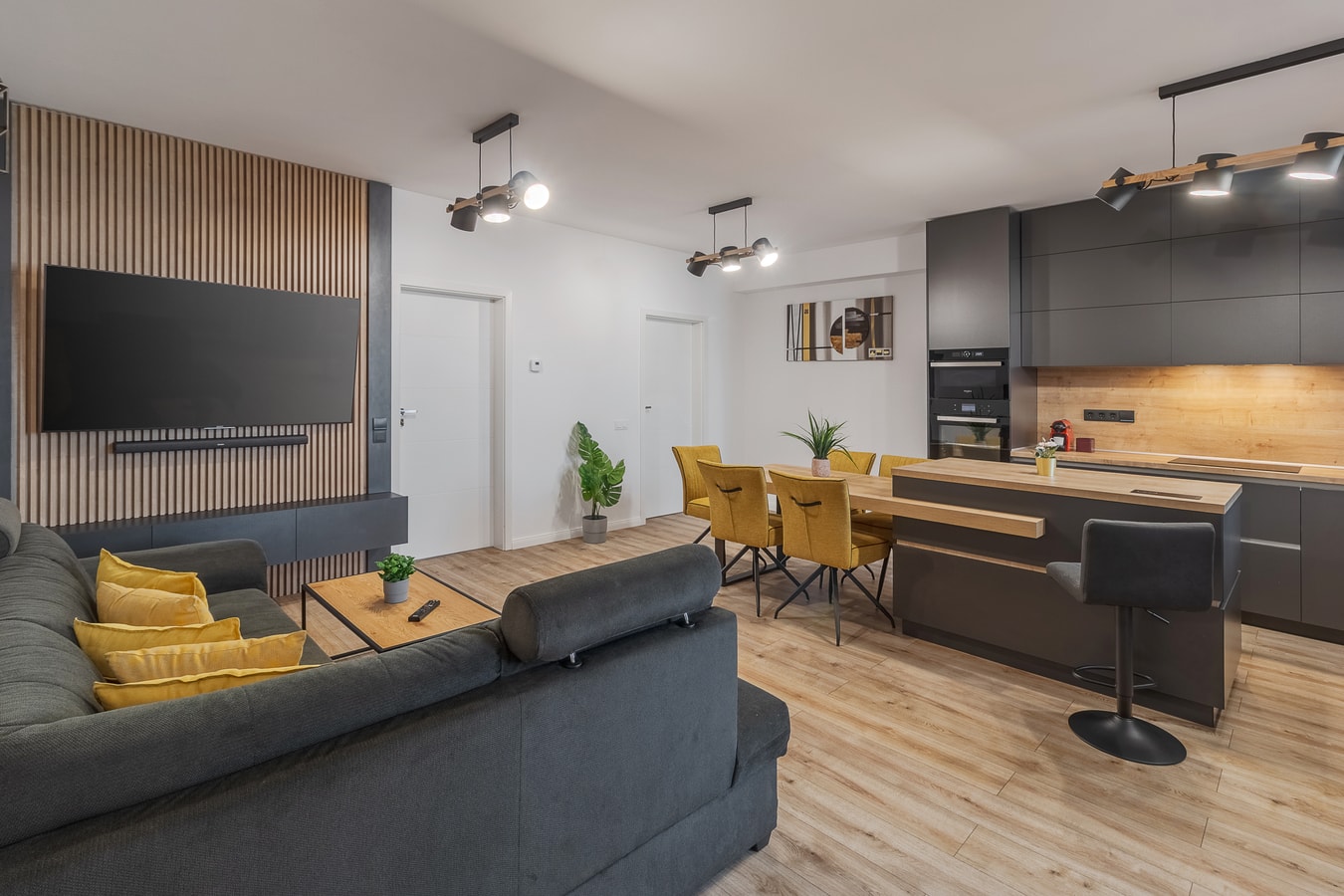 Yellow Flat 7 FlatWhite Properties