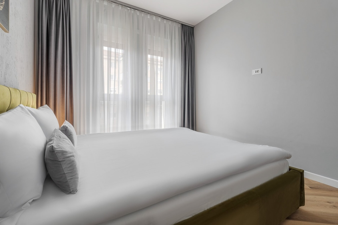 The Golden Leaf One 11 FlatWhite Properties