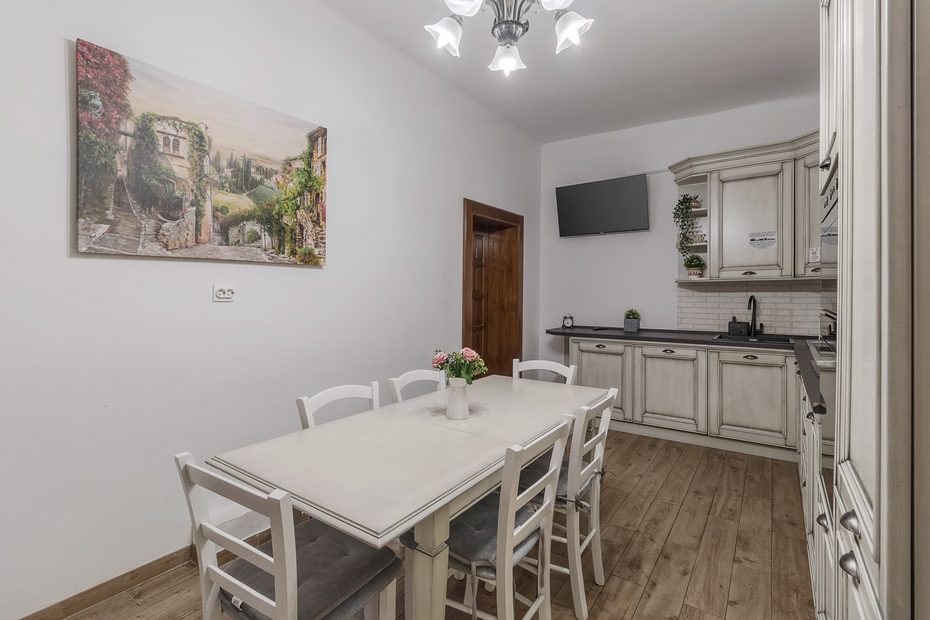 Casa Bella Apartment 5 FlatWhite Properties