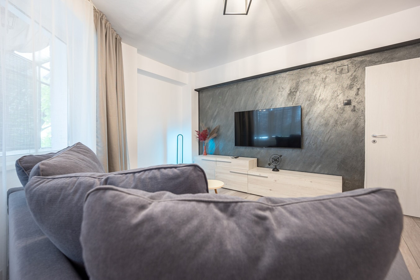 Costaforu Flat 6 FlatWhite Properties