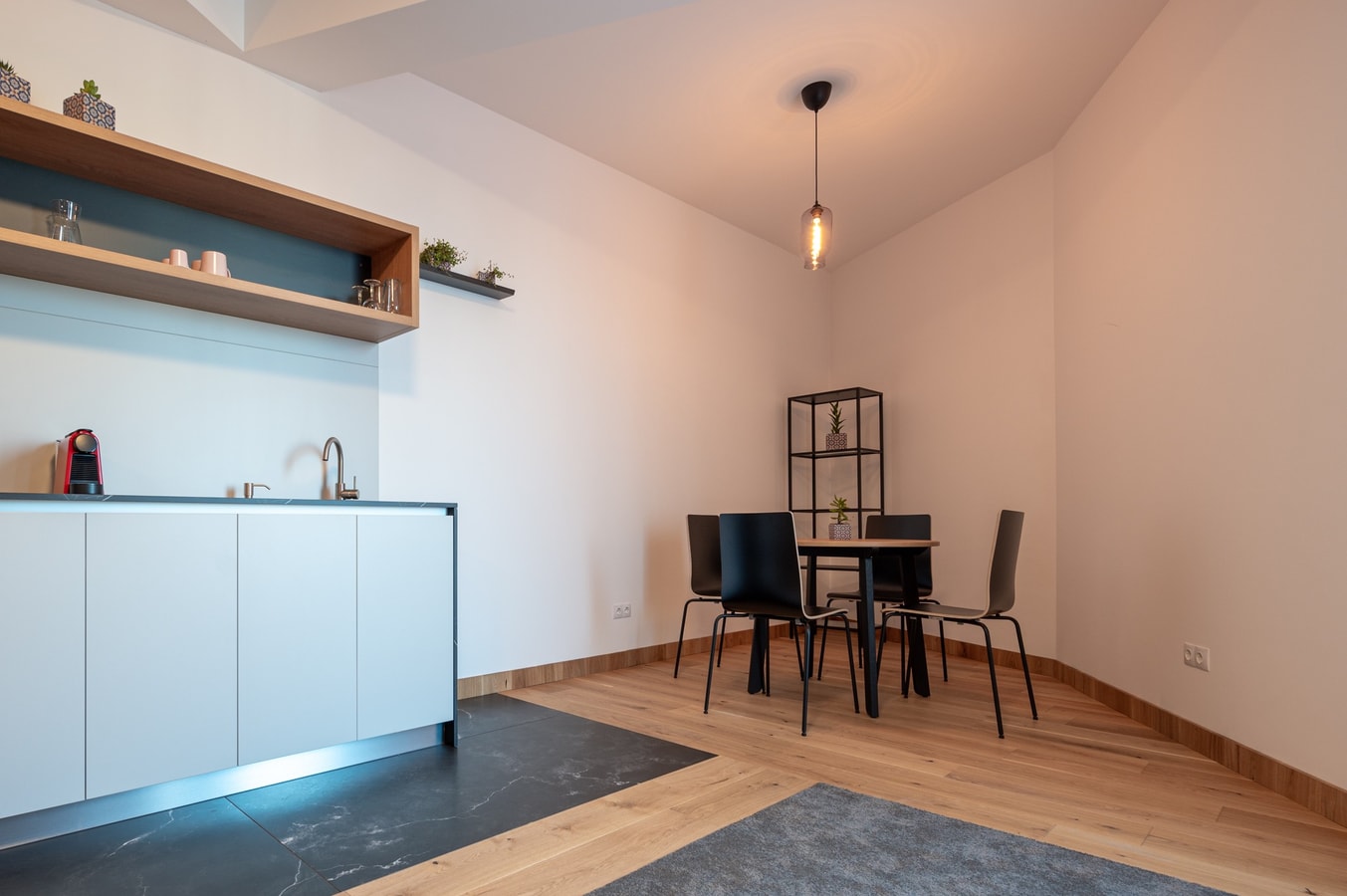 Calvin Six 10 FlatWhite Properties