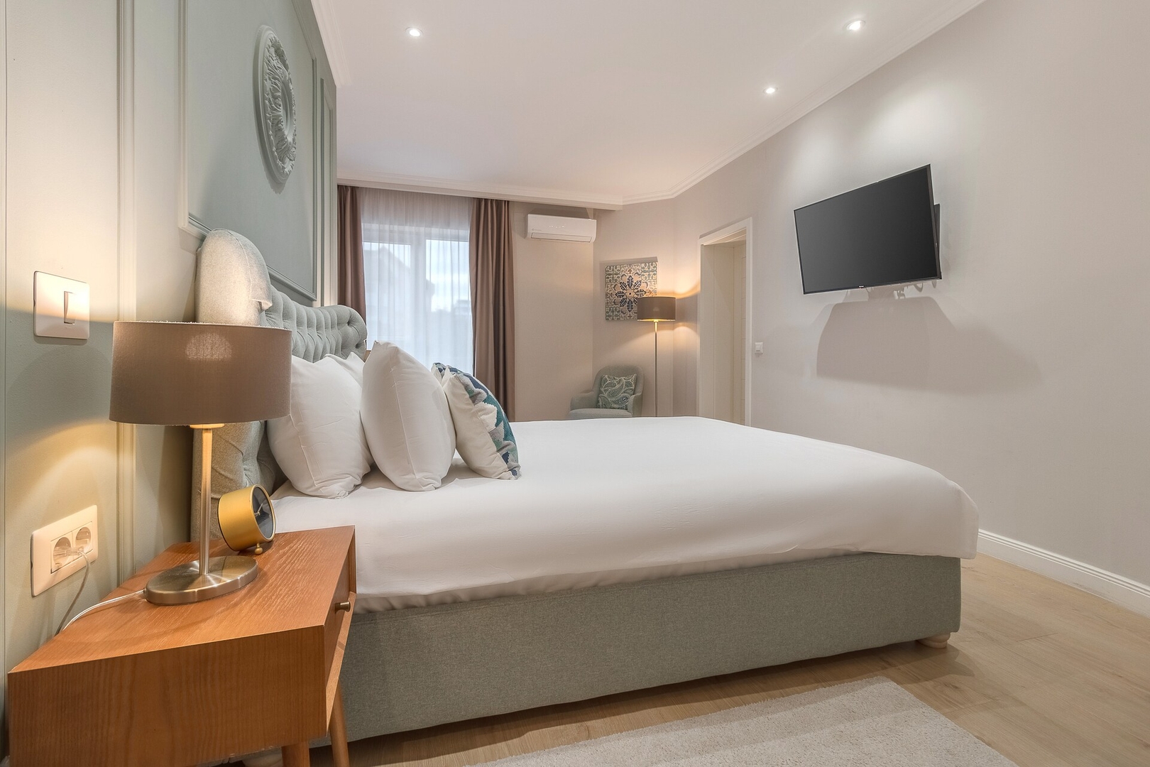 Dozsa Residence Three, split level apartment 14 FlatWhite Properties