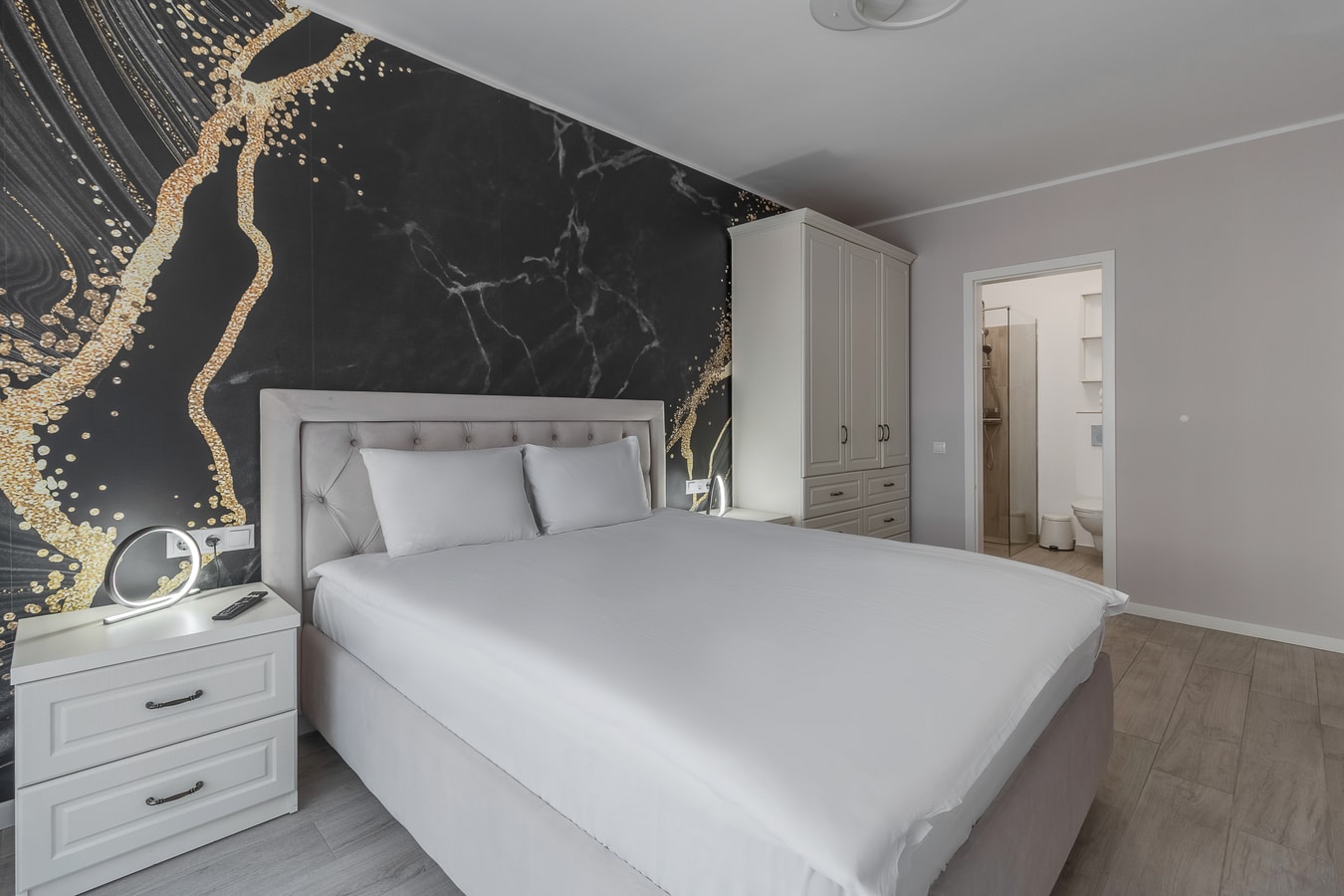 Ceyrat Flat 12 FlatWhite Properties