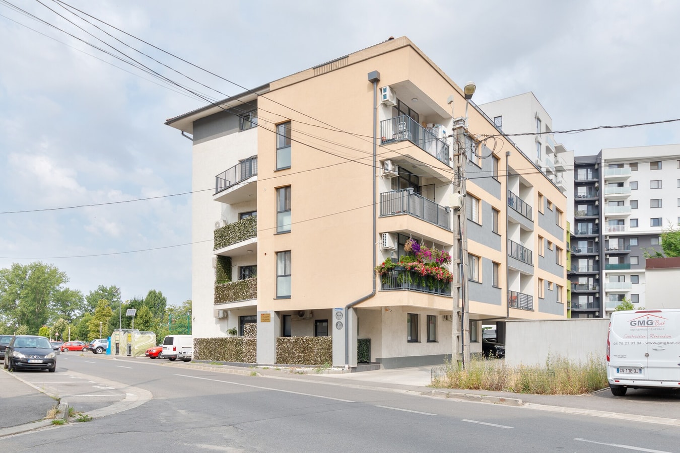 Andreea Studio 12 FlatWhite Properties