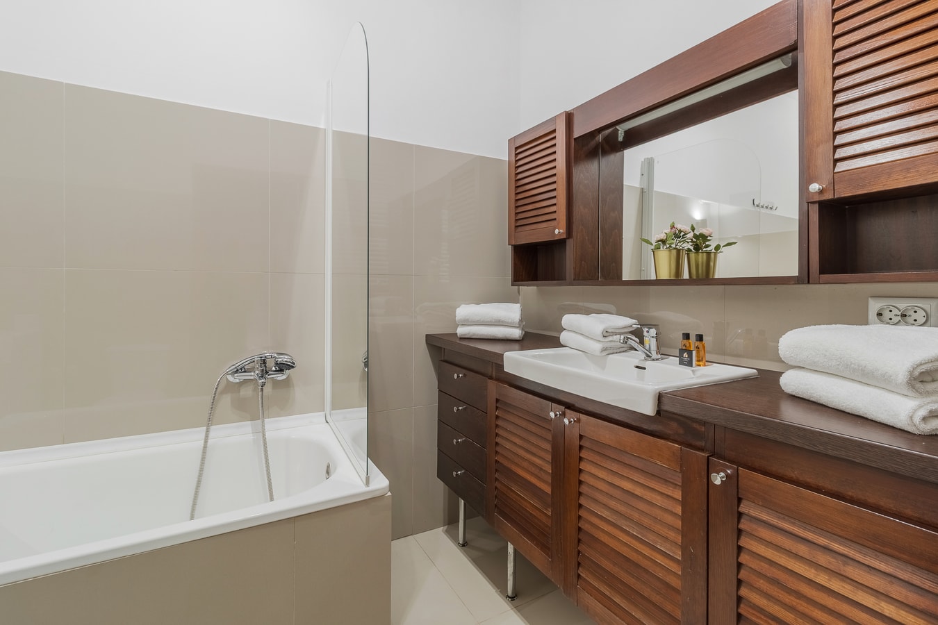 Eden Central Stay 13 FlatWhite Properties