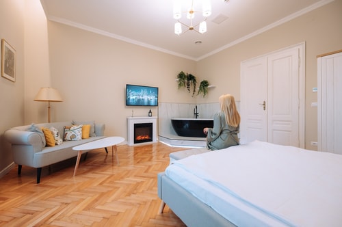 Central Park Two with freestanding bathtub FlatWhite Properties