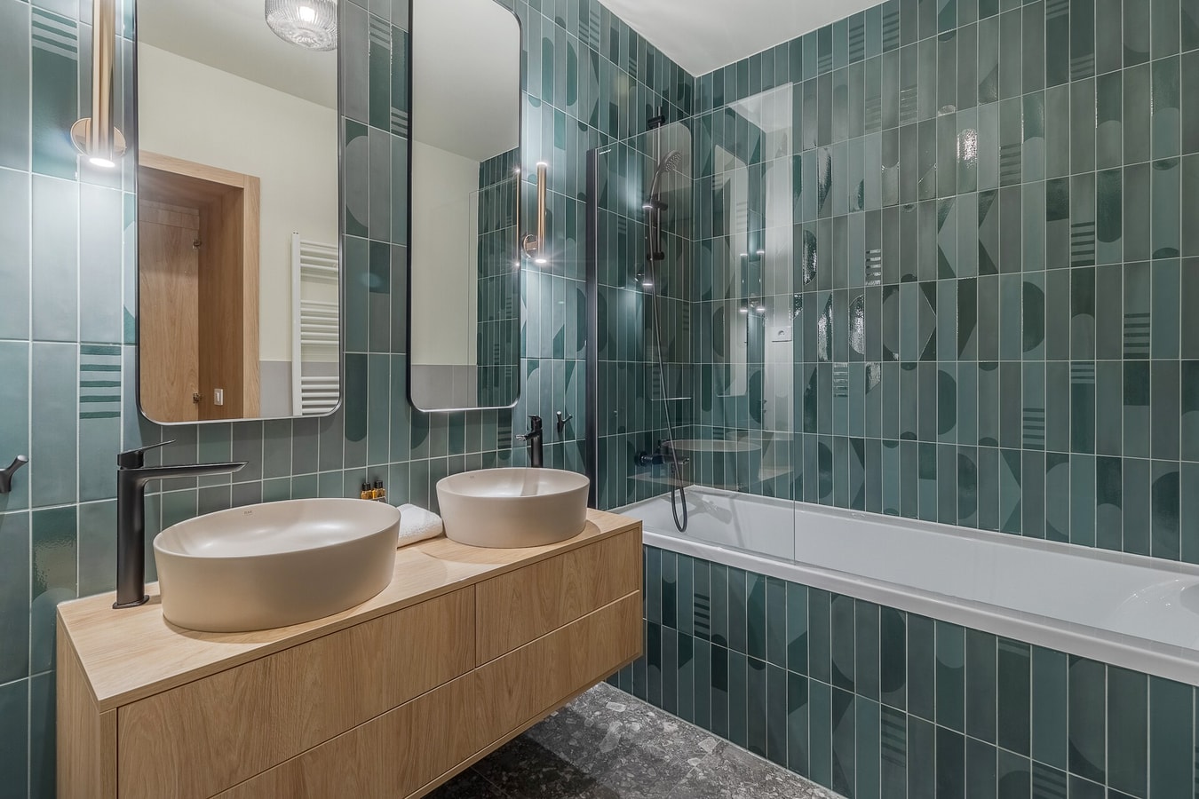 The Abstract 19 FlatWhite Properties