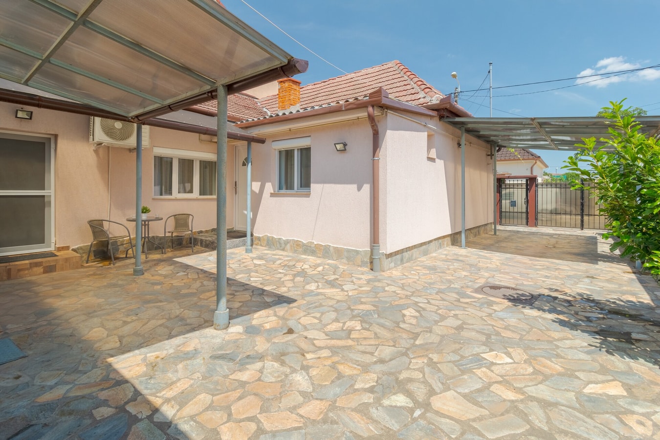 Salca Home 25 FlatWhite Properties