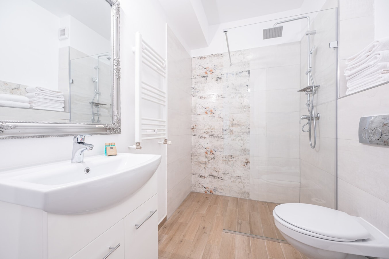 Brick Flats 806 - Smoky Bricks Flat 7 FlatWhite Properties