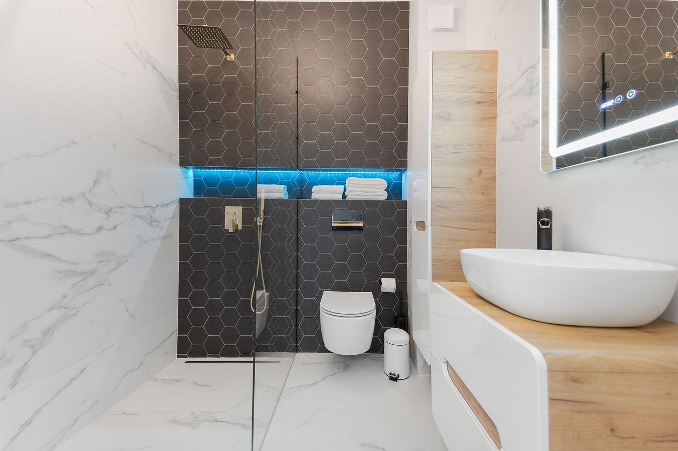 Palm Spring 22 FlatWhite Properties