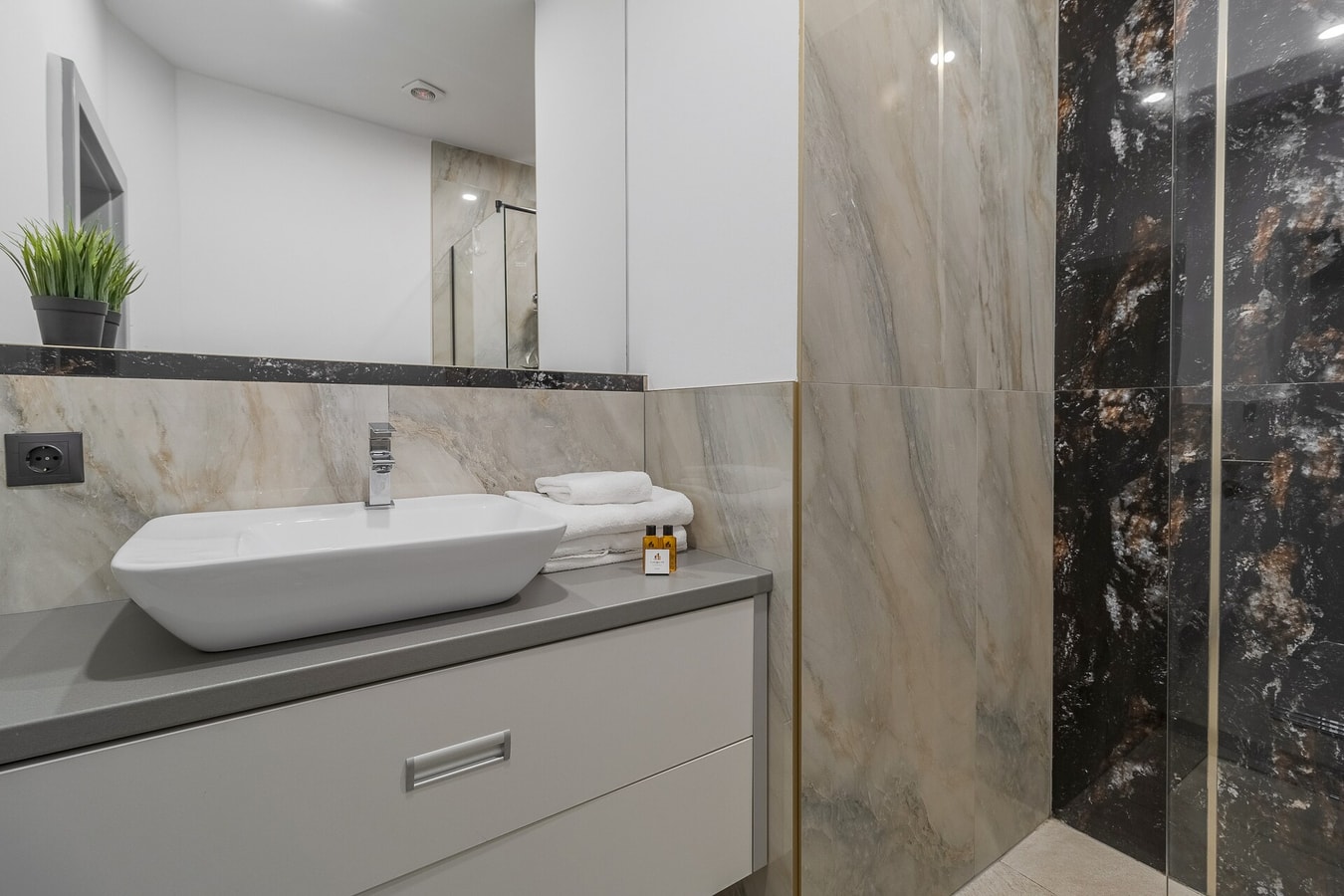 Marble Flat 22 FlatWhite Properties