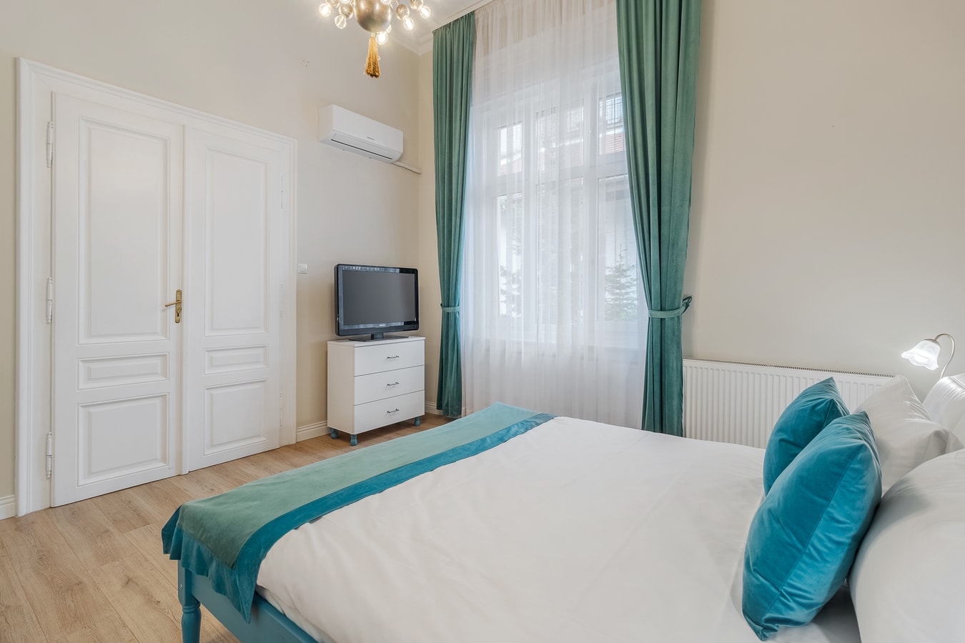 Pedestrian Bliss 14 FlatWhite Properties