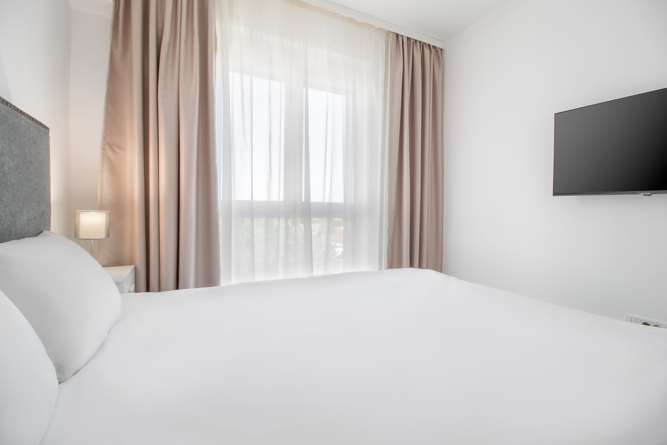 Vancouver Flat 11 FlatWhite Properties