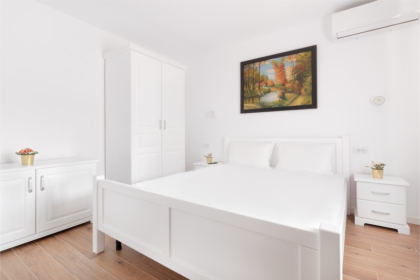 Thermalis House - 5 bedrooms 24 FlatWhite Properties