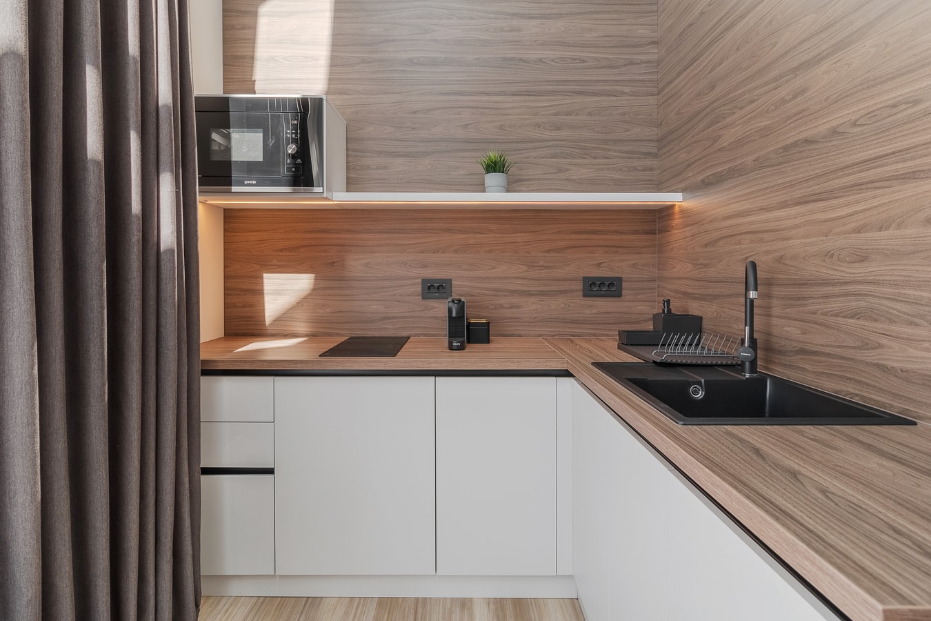 Designer Penthouse 6 FlatWhite Properties