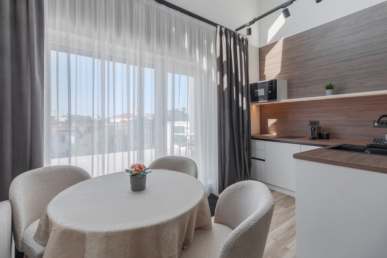 Designer Penthouse 5 FlatWhite Properties