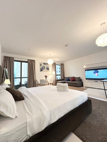 Seaside Spacious Studio with Vibrant Vibes in JBR