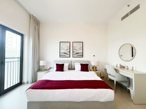 Yas Golf Elegant Studio near Ferrari World