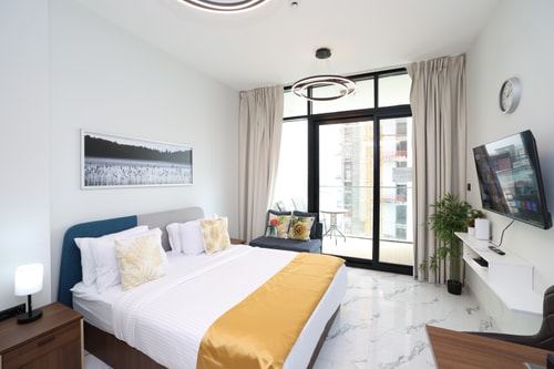 Central Stay Studio Apartment near Cleveland and Abu Dhabi Mall