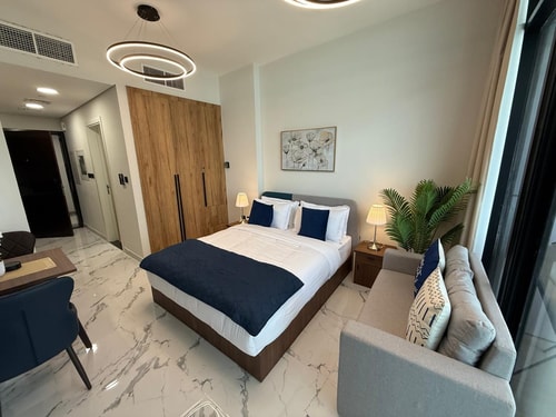 City-Linked Studio near Galleria & Cleveland