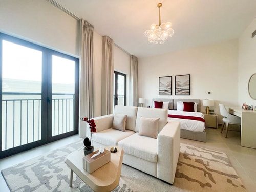 Yas Golf Elegant Studio near Ferrari World