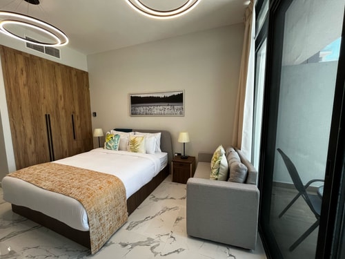 Studio Apartment near Cleveland and Galleria Mall 1