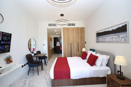 Studio Apartment near Cleveland and Galleria Mall