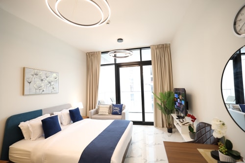 City-Linked Studio near Galleria & Cleveland
