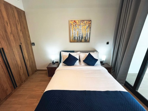 Maryah Island 1 Bed Junior Next to Cleveland Hospital