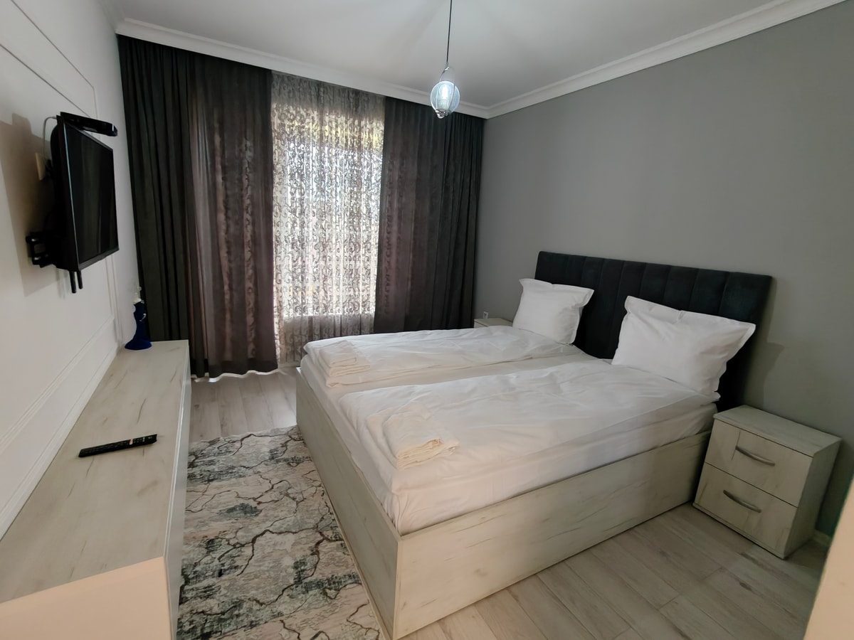 Saharov Fa - Spacious apt with a parking spot Varna Short Rent
