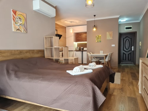 "Мати Вх" просторно студио в затворен комплекс 7 Varna Short Rent