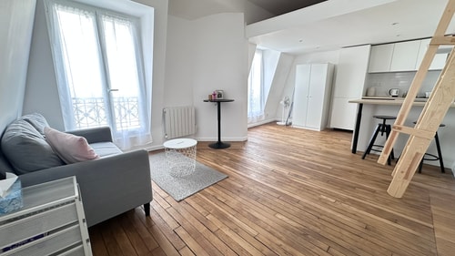 Studio loft calme avec vue sur les toits