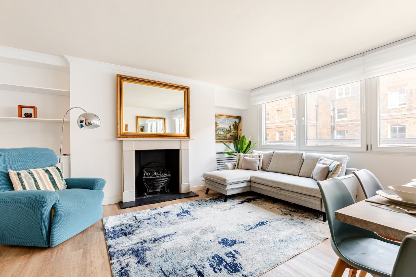 Oxford Circus Chic 2BR Apartment 5