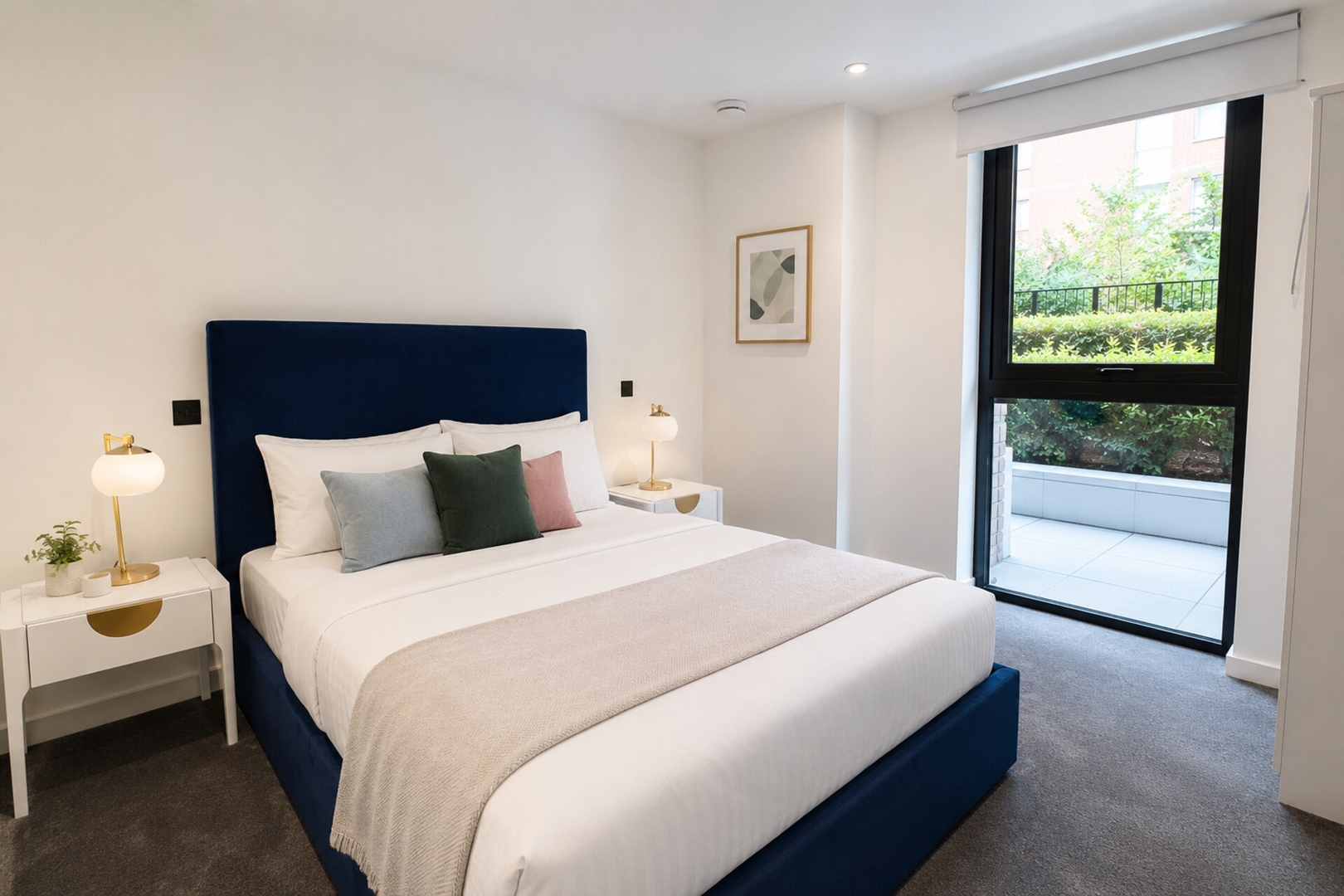 Elegant Wapping Retreat • Patio • A/C 4